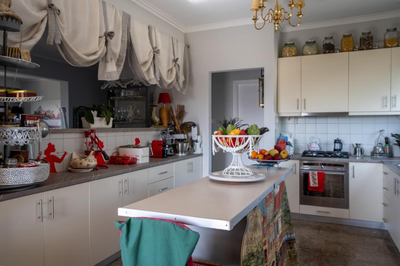 Ostello Ioanna'S Hellenic Hospitality Atene Esterno foto