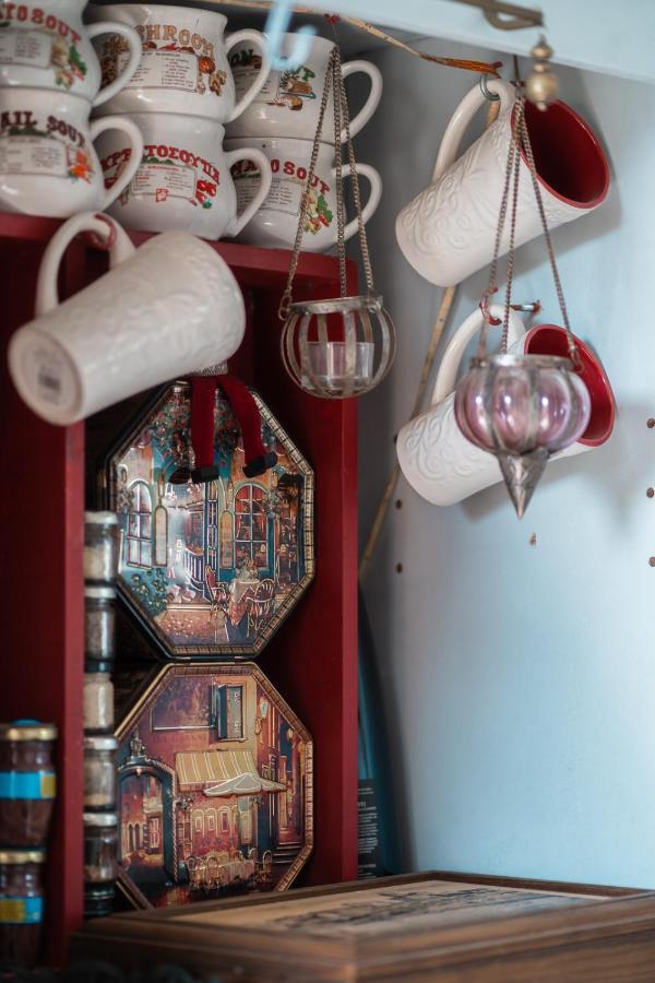 Ostello Ioanna'S Hellenic Hospitality Atene Esterno foto